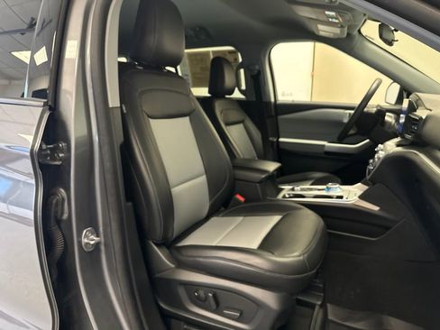 Used 2023 Ford Explorer XLT w/ Equipment Group 202A AWD/4WD image 28