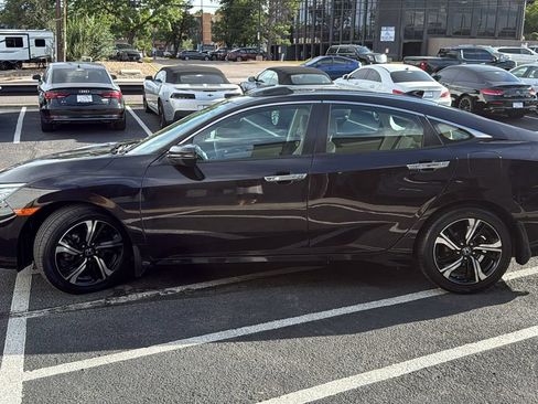 Used 2018 Honda Civic Touring image 6