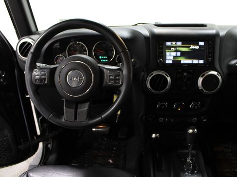 Used 2015 Jeep Wrangler Unlimited Sahara w/ Connectivity Group image 2