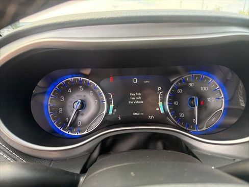 Used 2023 Chrysler Pacifica Touring-L w/ S Appearance Package AWD/4WD image 9