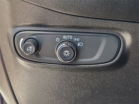 Used 2022 Chevrolet Equinox RS w/ RS Leather Package image 21