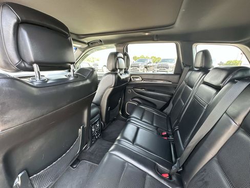 Used 2017 Jeep Grand Cherokee Overland w/ Jeep Active Safety Group image 19
