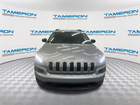 Used 2016 Jeep Cherokee Sport image 8