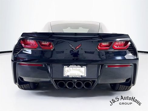 Used 2017 Chevrolet Corvette Stingray Coupe RWD image 6