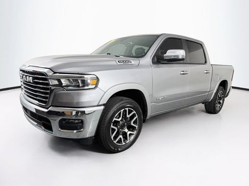 Used 2025 RAM 1500 Laramie AWD/4WD image 3