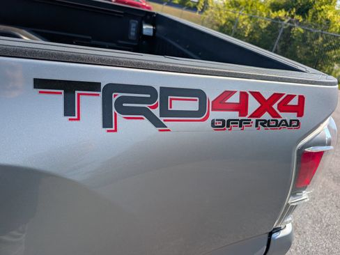 Used 2021 Toyota Tacoma TRD Off-Road w/ Technology Package AWD/4WD image 6
