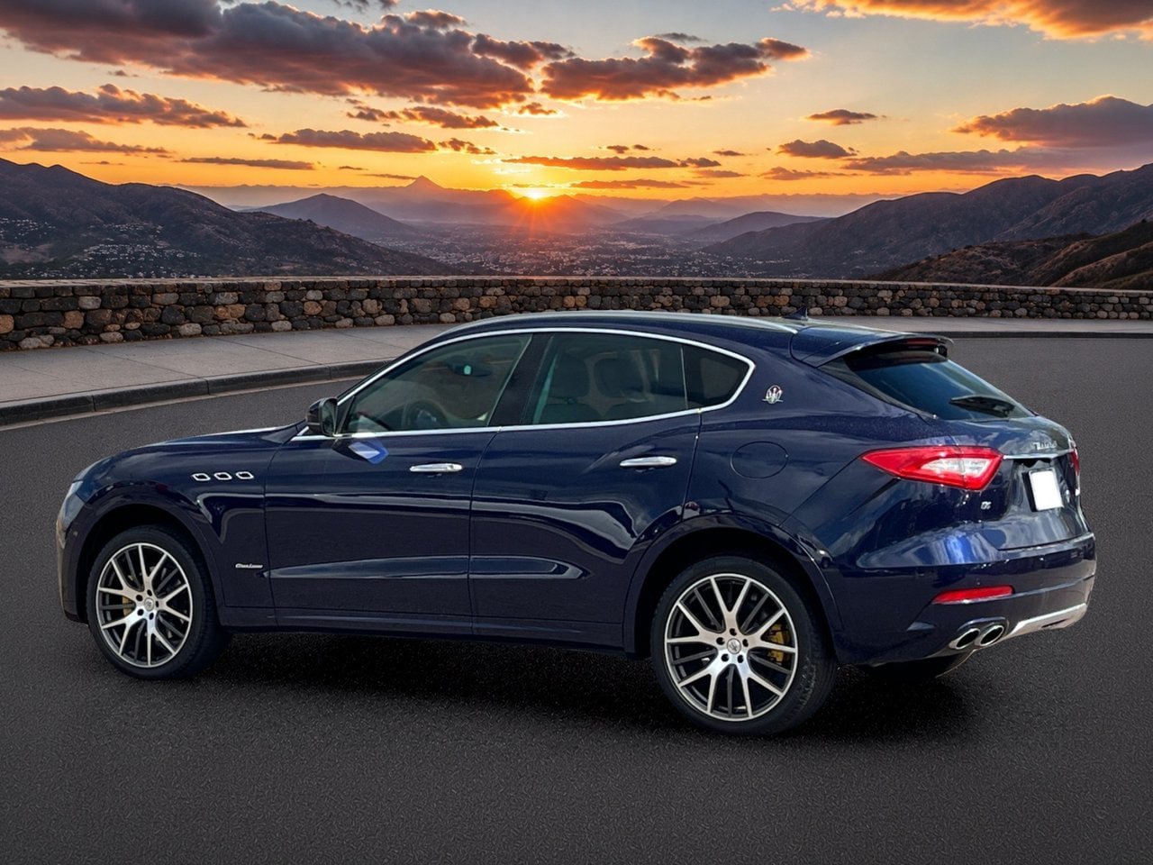 Used 2019 Maserati Levante GranLusso AWD/4WD image 4