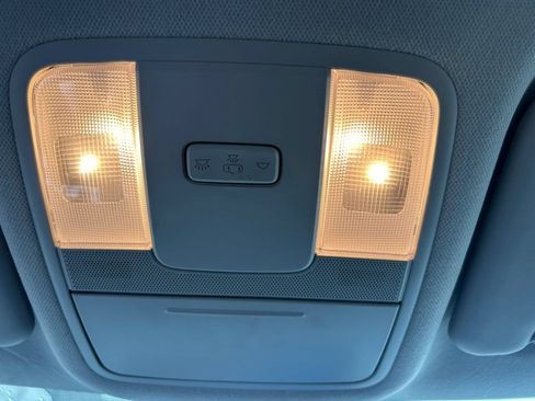 Used 2025 Kia Soul LX w/ LX Technology Package FWD image 24