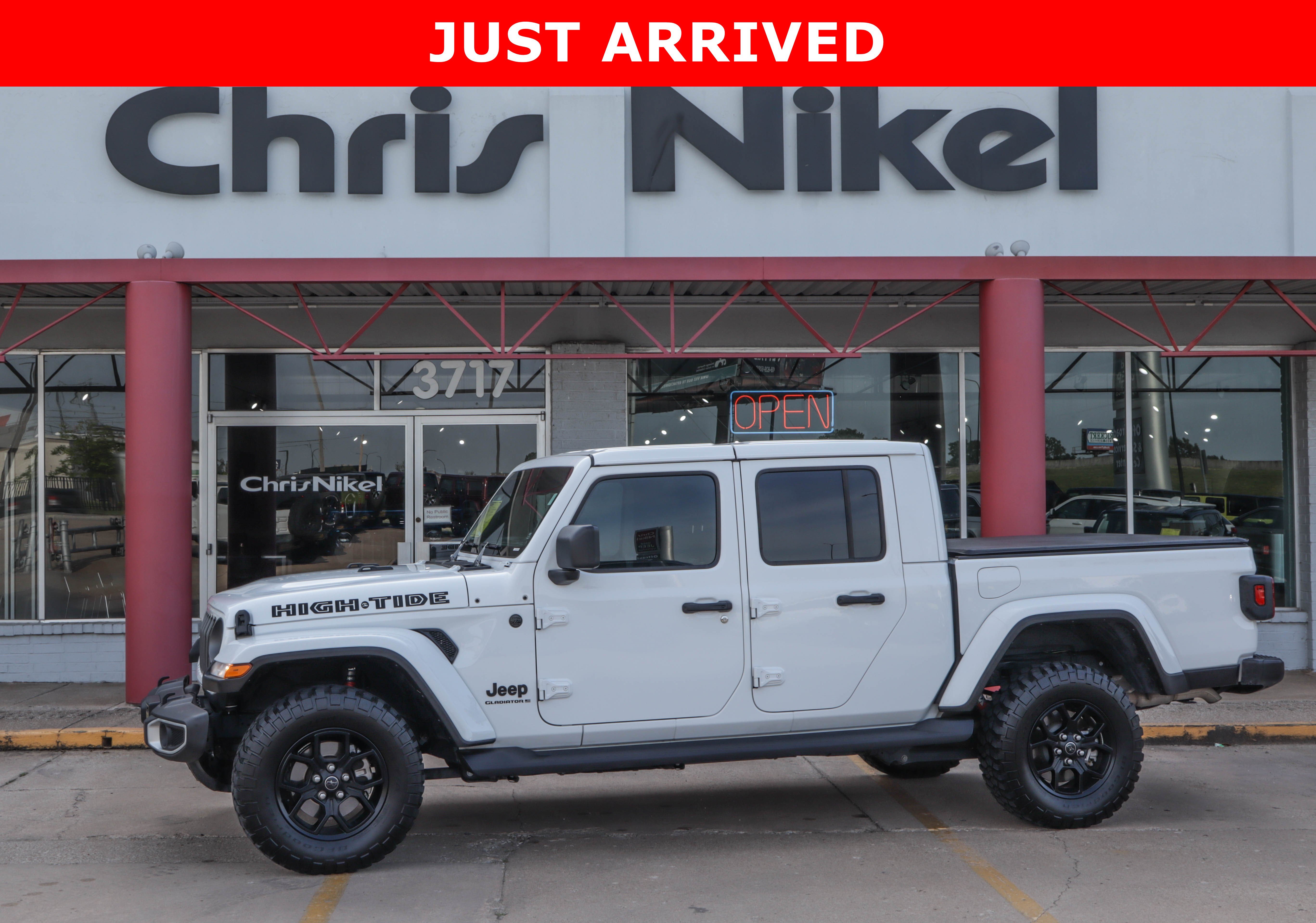 Used 2025 Jeep Gladiator Sport AWD/4WD image 1