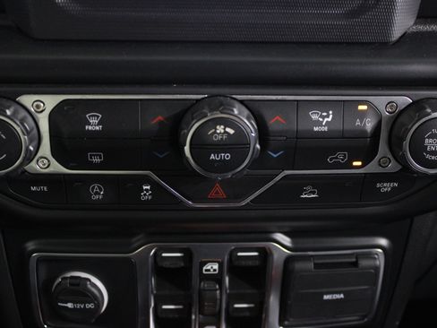 Used 2022 Jeep Wrangler Unlimited Sport AWD/4WD image 13