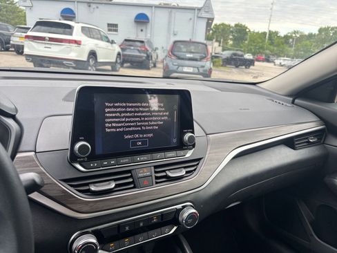 Used 2025 Nissan Altima 2.5 SV FWD image 35