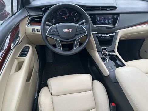 Used 2017 Cadillac XT5 Luxury w/ Driver Awareness Package AWD/4WD image 10