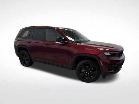 Used 2023 Jeep Grand Cherokee Altitude image 38