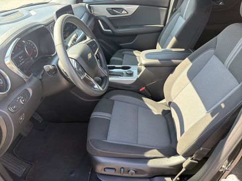 Used 2025 Chevrolet Blazer LT FWD image 19