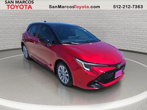Used 2025 Toyota Corolla SE image 3