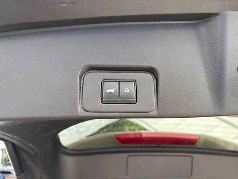 Used 2025 Nissan Rogue SV FWD image 23