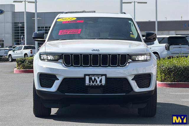 Used 2024 Jeep Grand Cherokee Laredo X RWD image 9