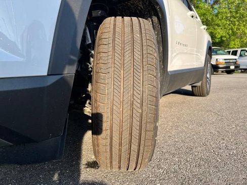 Used 2026 Chevrolet Equinox LT AWD/4WD image 13