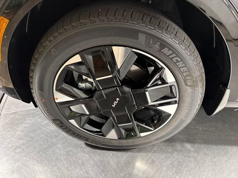 New 2026 Kia Sportage SX AWD/4WD image 2