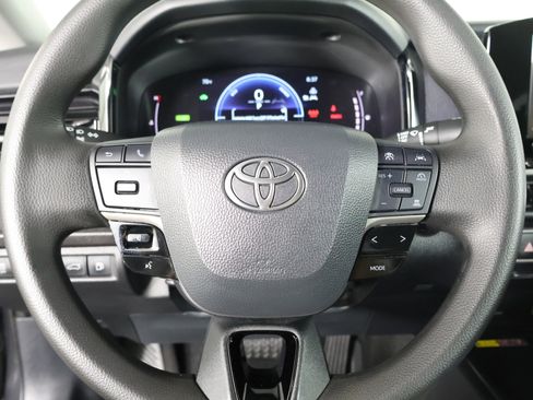 Used 2025 Toyota Camry LE image 20