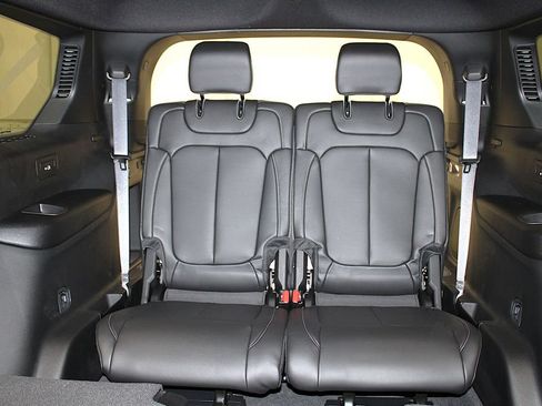 New 2026 Jeep Grand Cherokee L Limited w/ MOPAR Finishing Package AWD/4WD image 35