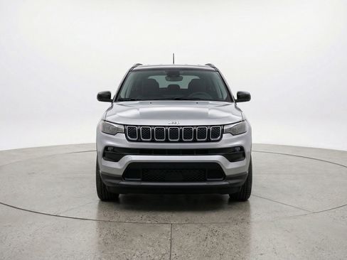 Used 2025 Jeep Compass Limited AWD/4WD image 2