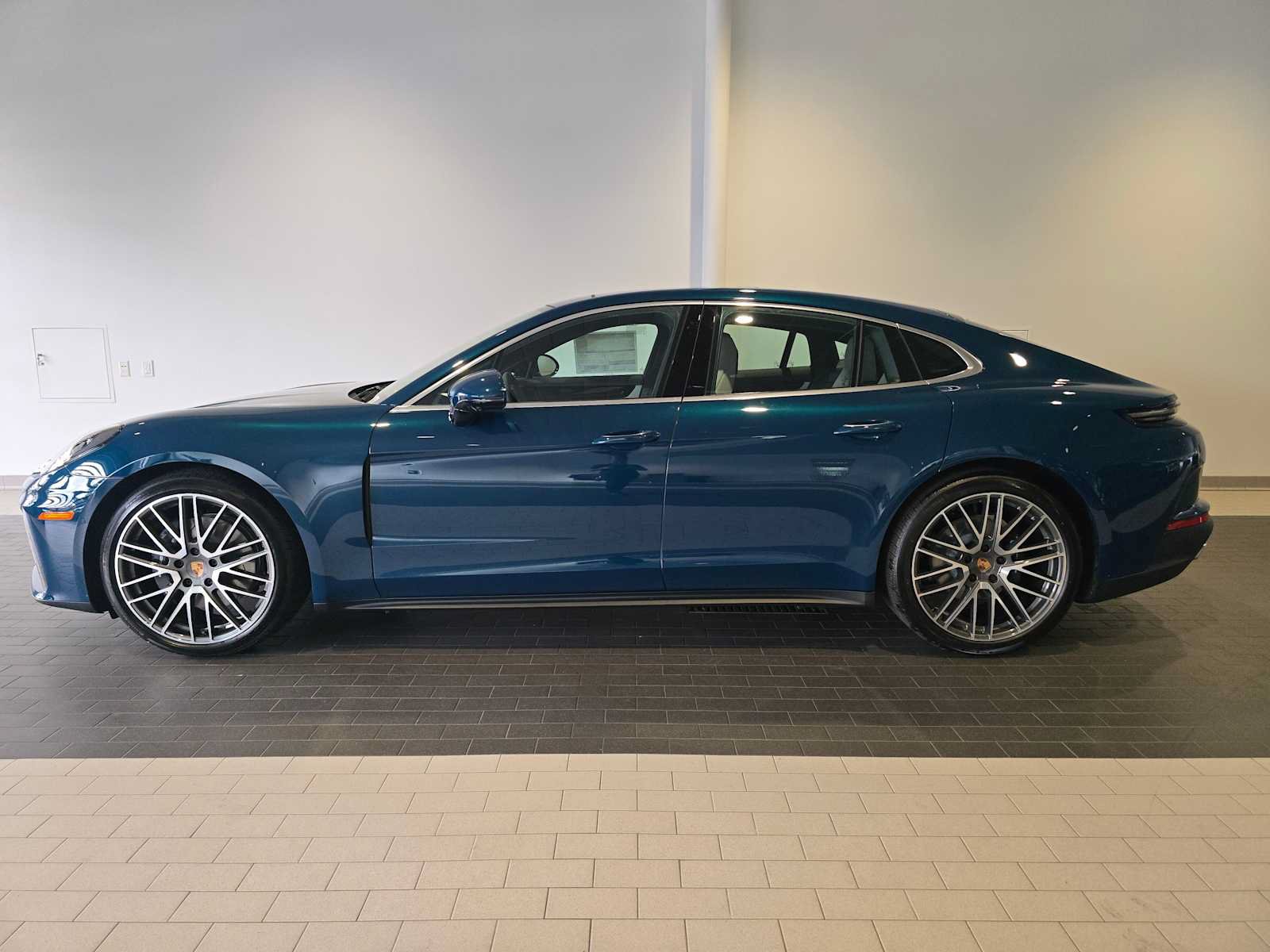 New 2026 Porsche Panamera 4 AWD/4WD image 2