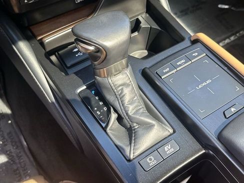 Used 2022 Lexus ES 300h w/ Accessory Package image 16