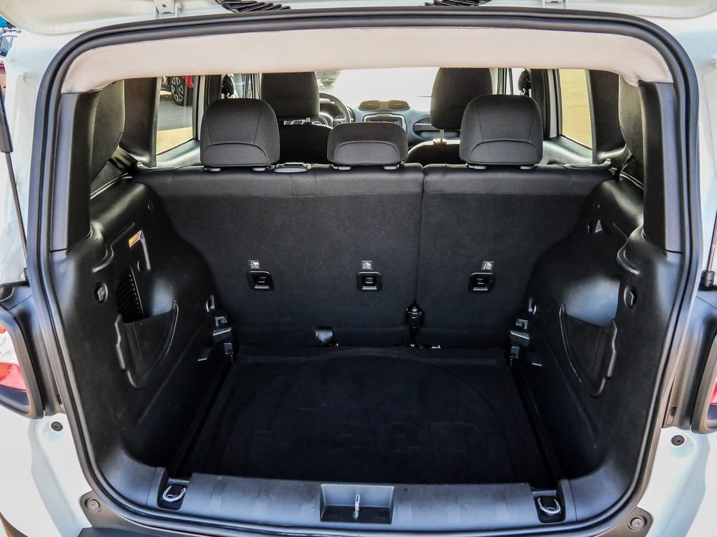 Used 2021 Jeep Renegade Latitude AWD/4WD image 13