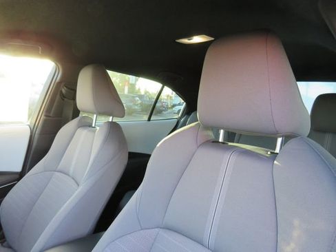 Certified 2025 Toyota Corolla SE w/ Convenience Package image 17