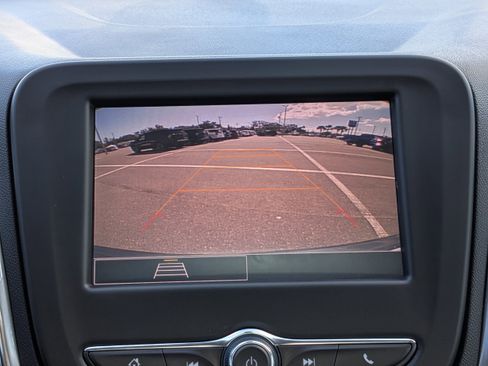 Used 2023 Chevrolet Equinox LT image 23