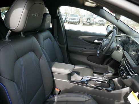 New 2026 Buick Envista Sport Touring w/ Convenience I Package FWD image 9