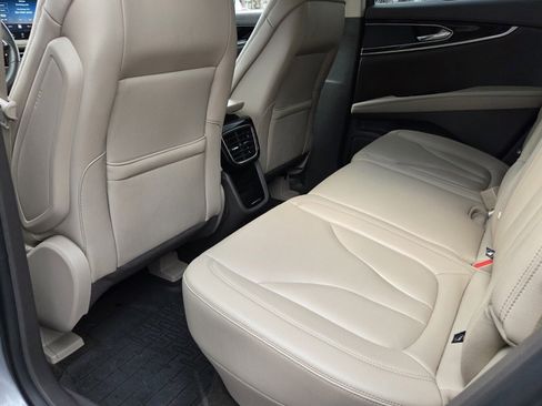 Used 2023 Lincoln Nautilus FWD w/ Premium Package image 10