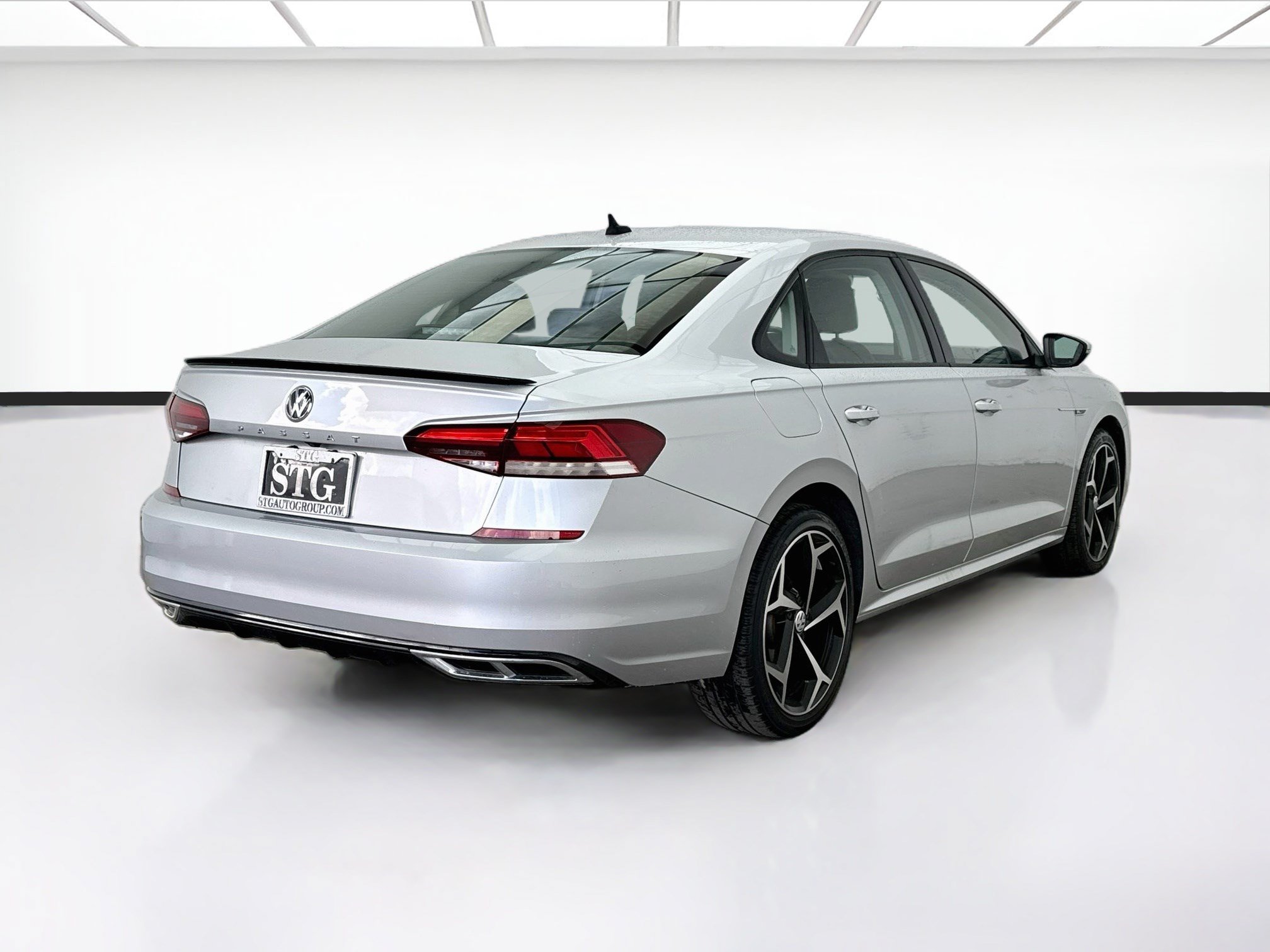 Used 2020 Volkswagen Passat 2.0T R-Line FWD image 4