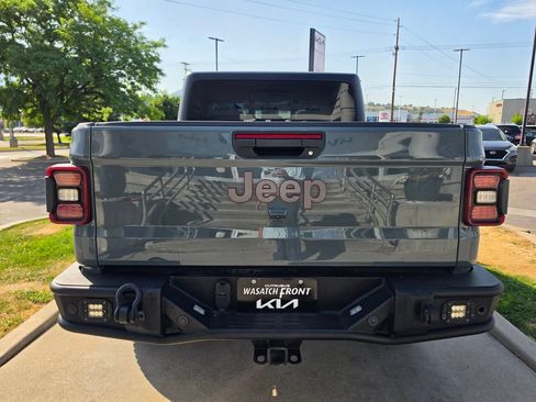 Used 2024 Jeep Gladiator Rubicon w/ Steel Bumper Group AWD/4WD image 6