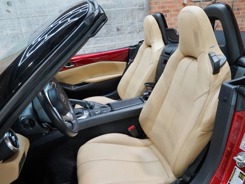 Used 2019 MAZDA MX-5 Miata Grand Touring RWD image 42