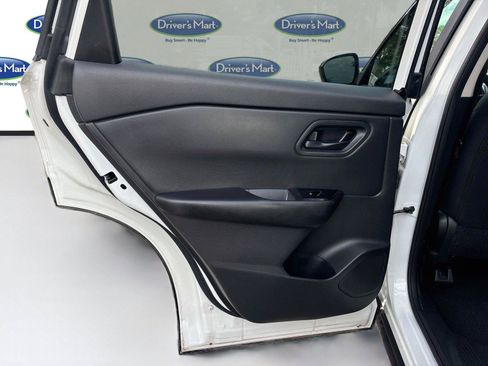 Used 2024 Nissan Rogue S FWD image 16