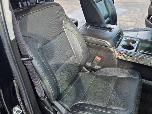 Used 2017 Chevrolet Silverado 1500 LTZ Z71 w/ Realtree Edition image 13