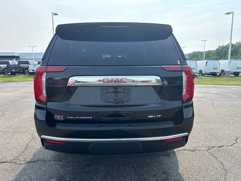 Used 2023 GMC Yukon XL SLT w/ SLT Premium Package AWD/4WD image 3