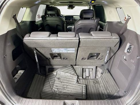 Used 2025 Kia Carnival SX Prestige image 28