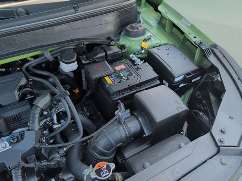 Used 2024 Hyundai Venue SEL FWD image 11