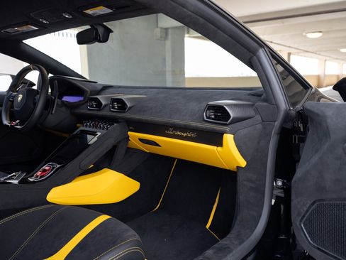 Used 2024 Lamborghini Huracan Tecnica image 31