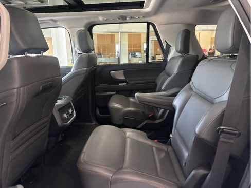 Used 2025 Ford Expedition Active AWD/4WD image 31