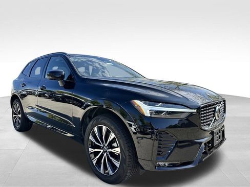 Used 2025 Volvo XC60 B5 Plus image 5
