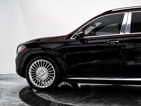 Used 2024 Mercedes-Benz Maybach GLS 600 4MATIC image 6