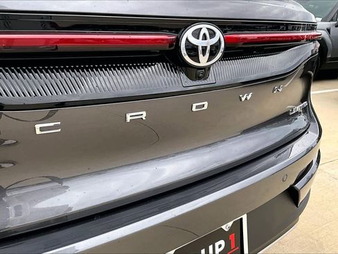 Used 2023 Toyota Crown Limited image 29