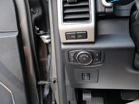 Used 2017 Ford F150 Lariat image 38