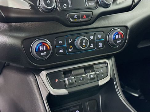 Used 2024 GMC Terrain SLT image 22