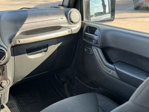 Used 2017 Jeep Wrangler Sport image 13
