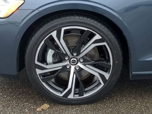 Used 2024 Volvo S60 B5 Plus image 13